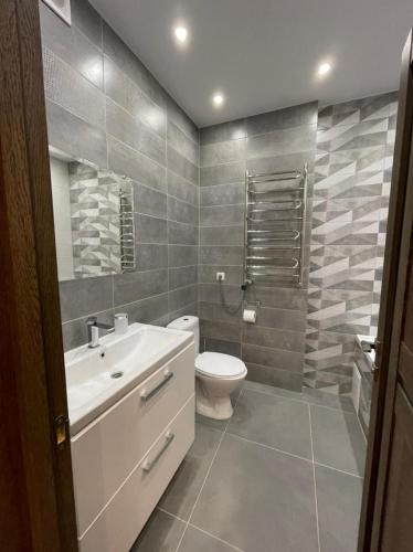 White House apartment in โฮลอสโก