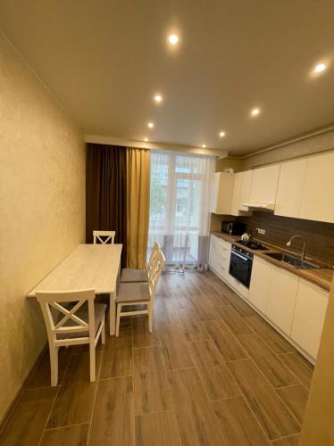 White House apartment in โฮลอสโก