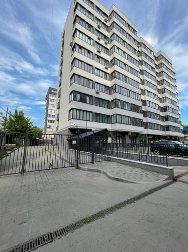 White House apartment in โฮลอสโก