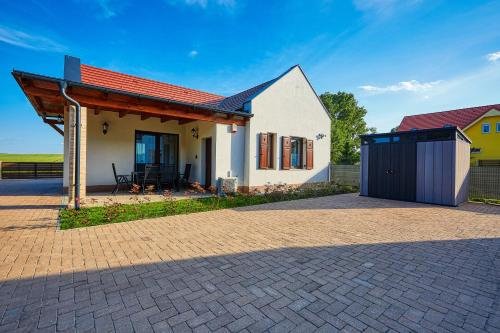 Rózsabarack Vendégházak (Rozsabarack Vendeghazak) in โซพรอน