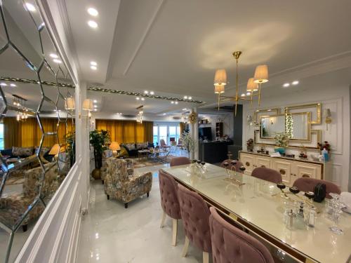 Duplex - Nile & pyramids view
