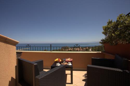 Villa Santa Barbara - Tap to explore photos