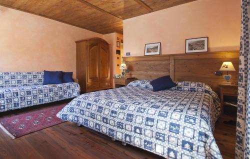 3 twin beds