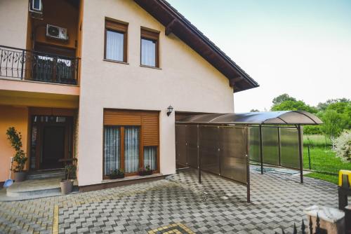 Three-Bedroom Apartment image 4