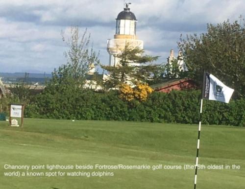 Great location for golf, beach, viewing dolphins.