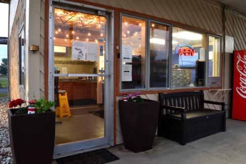 Great Lakes Inn&Suites - Hotel - South Haven