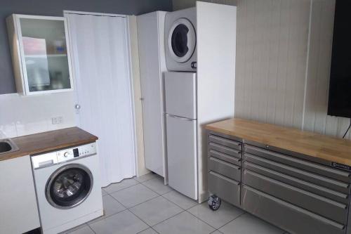 Yeppoon condo on top floor with beach views