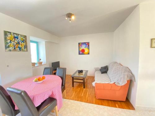  Apartment Marta in Pridraga