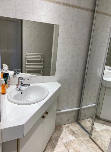 Studio with Terrasse, 5min walking to the Croisette and Beach Cannes