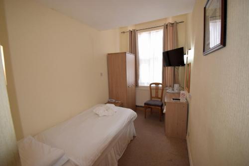Riviera Hotel - image 4