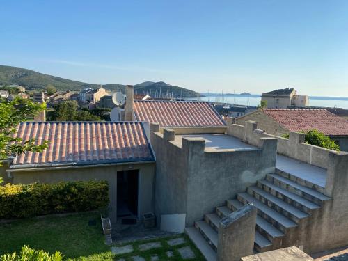 Maison au bord de l'eau gîte à louer Ghilloni