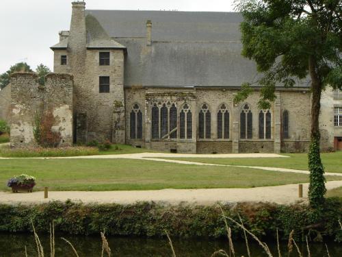 Le Logis de la Cour de Bretagne au Port de Dinan Lanvallay