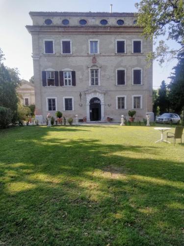 Garden, Palazzo 100 finestre Suite D'Annunzio in Trecastelli