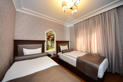 2 twin beds