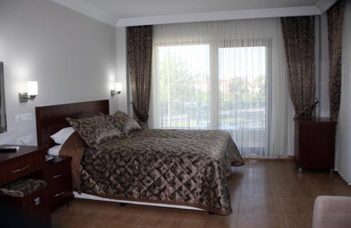 1 king bed, 1 double bed