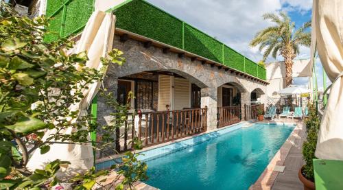 Splendid Villa with Private Pool in the Heart of Fethiye