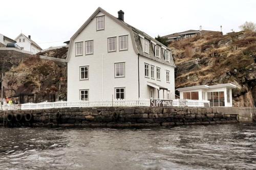 Seaside apartment in unique location - Apartment - Ågotnes