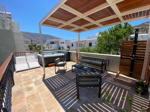 Karstais baseins, Andros 4 All Seasons Villas & Suites in Ormos Korthiou (Cyclades)