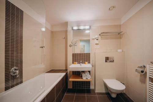 Iris Hotel Eden - image 2