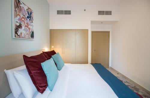 Premium 1BR! Fully Furnished! Stunning Location Creek Horizon P104