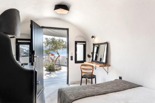 304298804 Pearl of Caldera Oia - Boutique Hotel by Pearl Hotel Collection