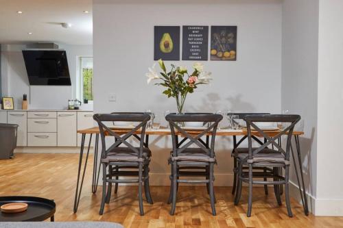 Stunning Edinburgh Townhouse // sleeps 8