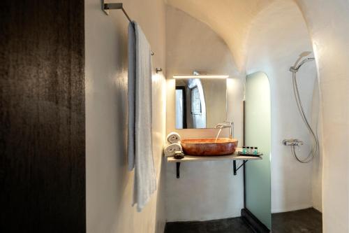 304299788 Pearl of Caldera Oia - Boutique Hotel by Pearl Hotel Collection