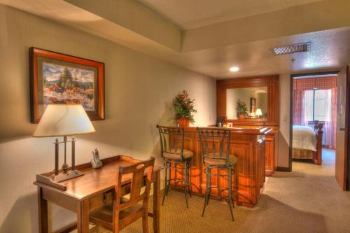 MCM Elegante Suites Abilene