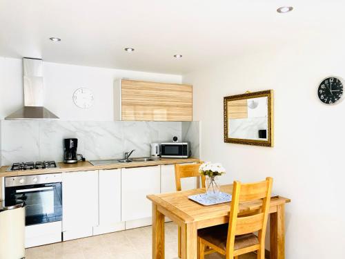 Udvendig, Amber Lodge Hickstead-C in Twineham