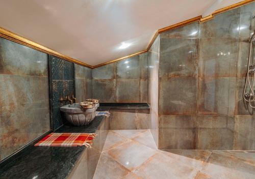 TS Park Hotel Room Type - Honeymoon Suite