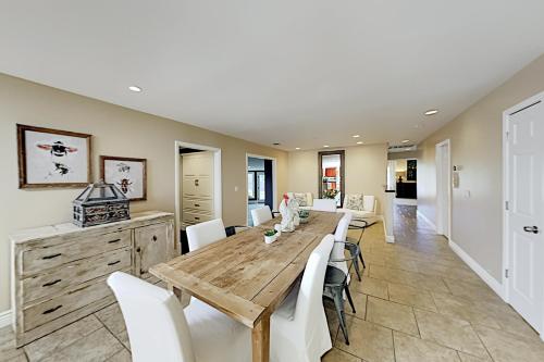 Maison du Soleil - Hot Tub - AC & Heated Floors home - image 5