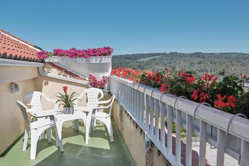 Peregrina Pensión 2 (Peregrina Pension 2) near สนามบินซานติอาโก เด กอมโปสเตลา