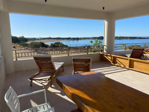 Houmas Apartments in Pelekanos