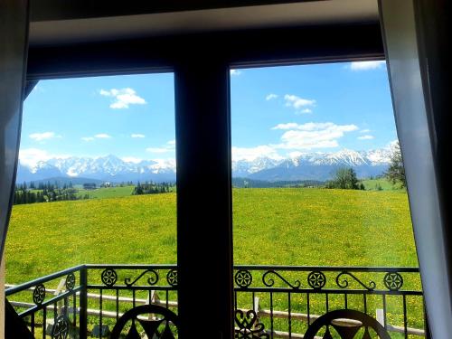 Deluxe Apartment with Balcony and Mountain View