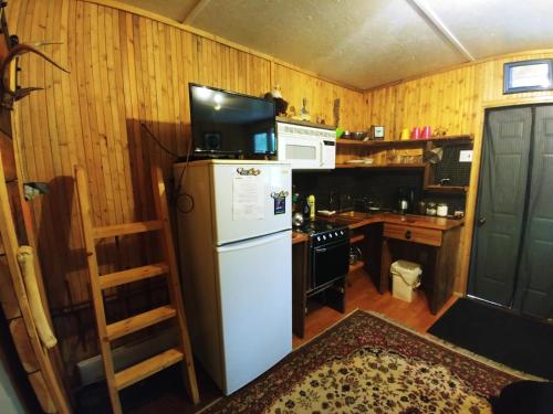 Bone Creek Wilderness Retreat in บลูริเวอร์ (BC)