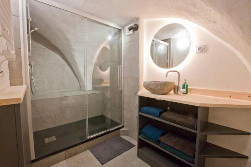 Duša, * CALME ET COZY *WIFI*VUE IMPRENABLE* in Puy-Saint-Andre
