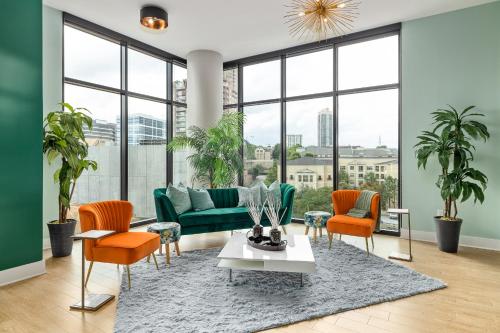 Stylish Tranquil Buckhead Hideaway