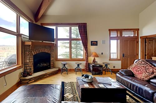 Grand Elk Retreat on Golf Course - Decks & Firepit townhouse - image 3