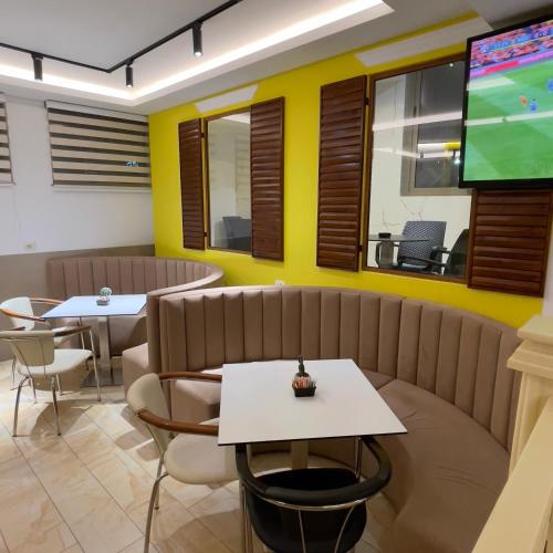 Bobi Hotel - image 7