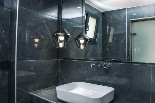 Dionisos Luxury Suites