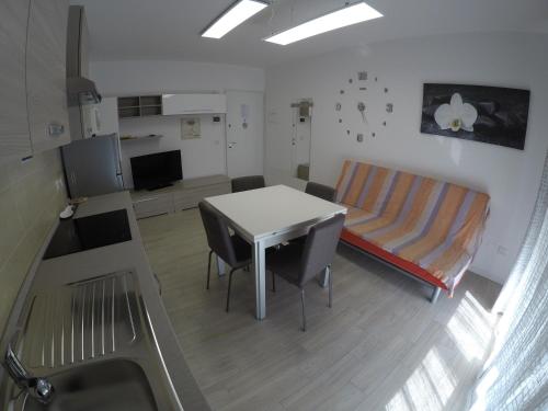 RESIDENCE CAORLE TRILOCALE CON PISCINA