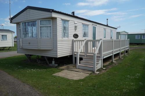 Lyntons 3 bedroom caravan pets stay free linen included - Ringstead