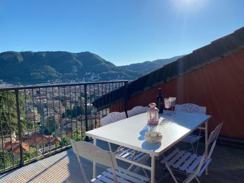One-Bedroom House room in Villa Bertacchi - inside and out Como
