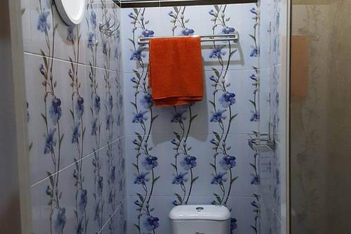 Bathroom, Guest House Syariah LP3B Brebes in Brebes