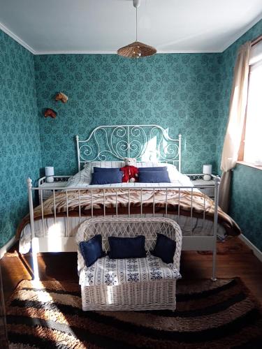 1 king bed, 2 twin beds