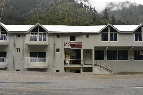 Cedar Vista Resort & Restaurant in Mills