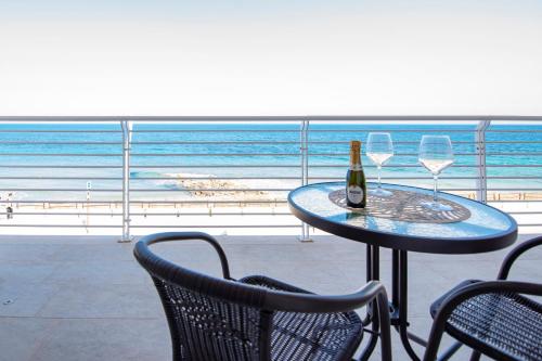Double Room with Sea View image 10