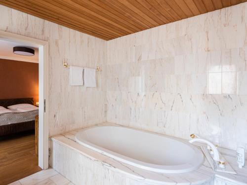 บริการและสิ่งอำนวยความสะดวก, แกเลอรี โฮเต็ล (Galerie Hotel) in บาด ไรเชินฮาลล์