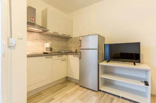 A1 - spacious apt with the sea view & use of pool