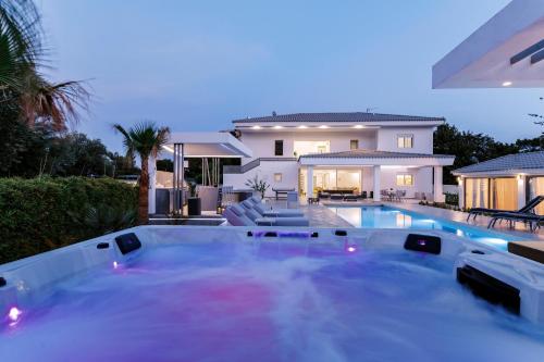 M Mansion - image 11